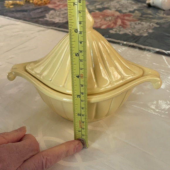 COVERED Scalloped Dish By HAEGER - Picture 7 of 11